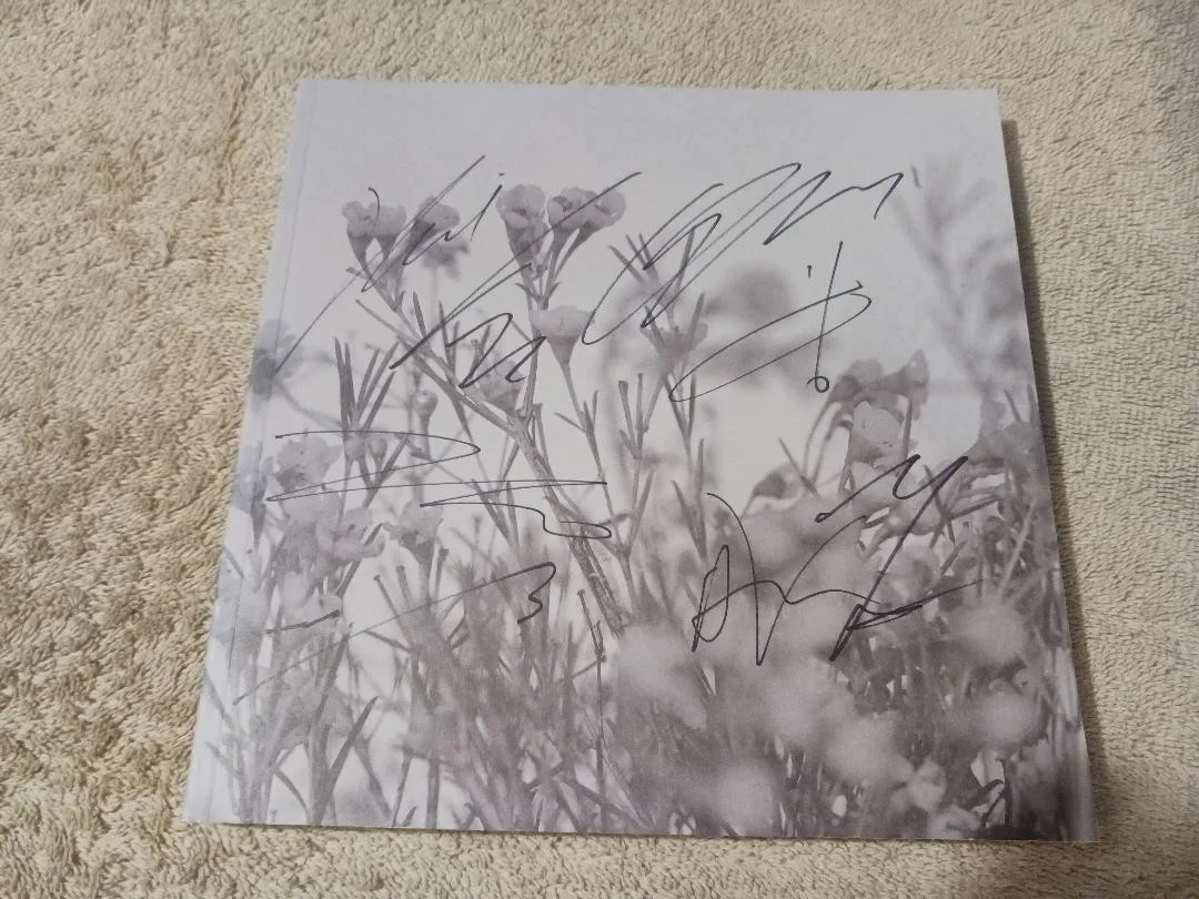 Pentagon WE:TH Signed by All Members 10th Mini Album Mwave Exclusive Book only, изображение 2