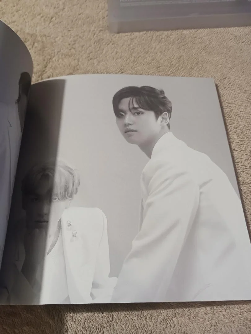Pentagon WE:TH Signed by All Members 10th Mini Album Mwave Exclusive Book only, изображение 3