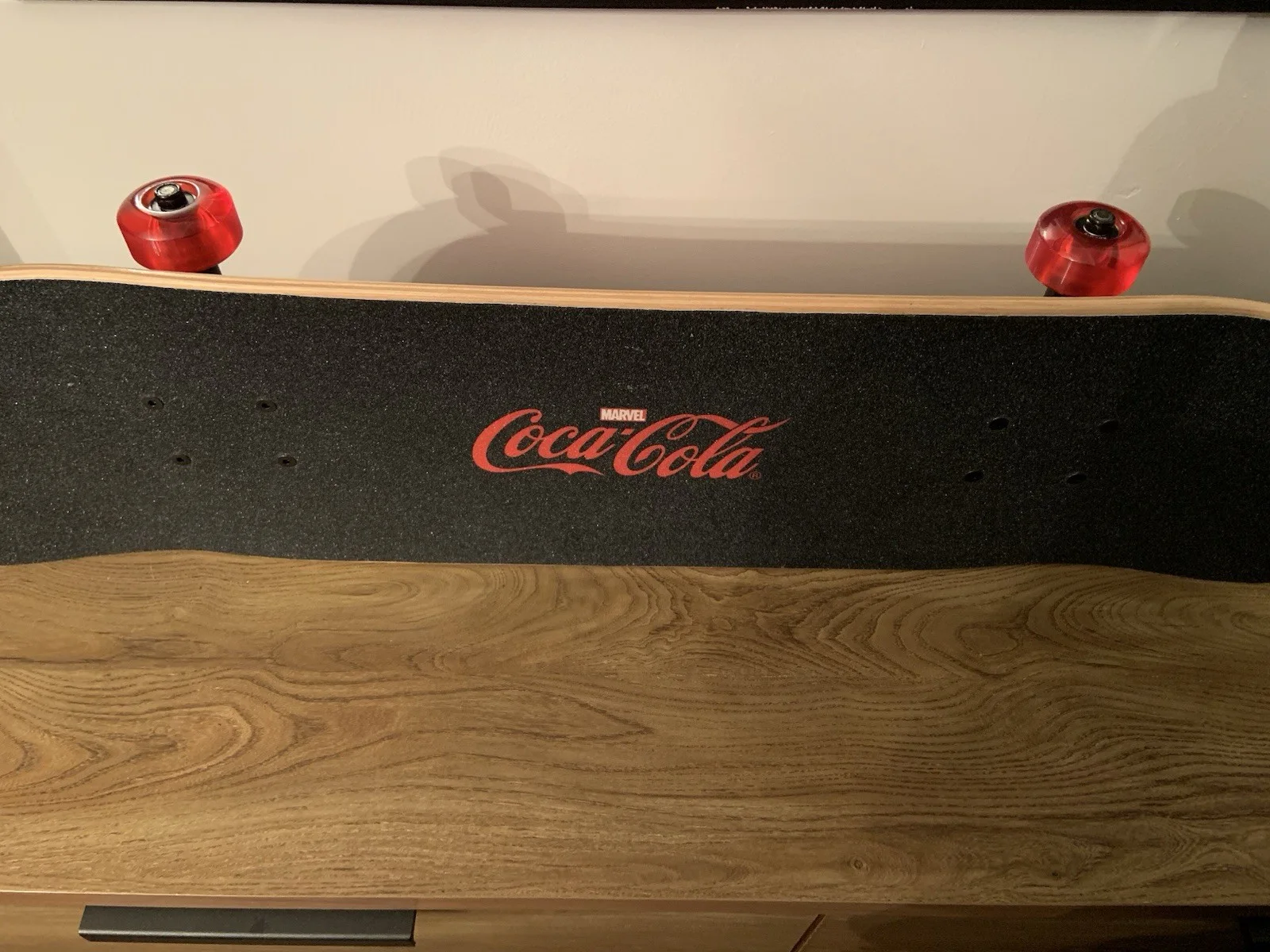 Marvel Coca Cola Rare Press Kit Full Size Skate Board ( Amazing), image 2