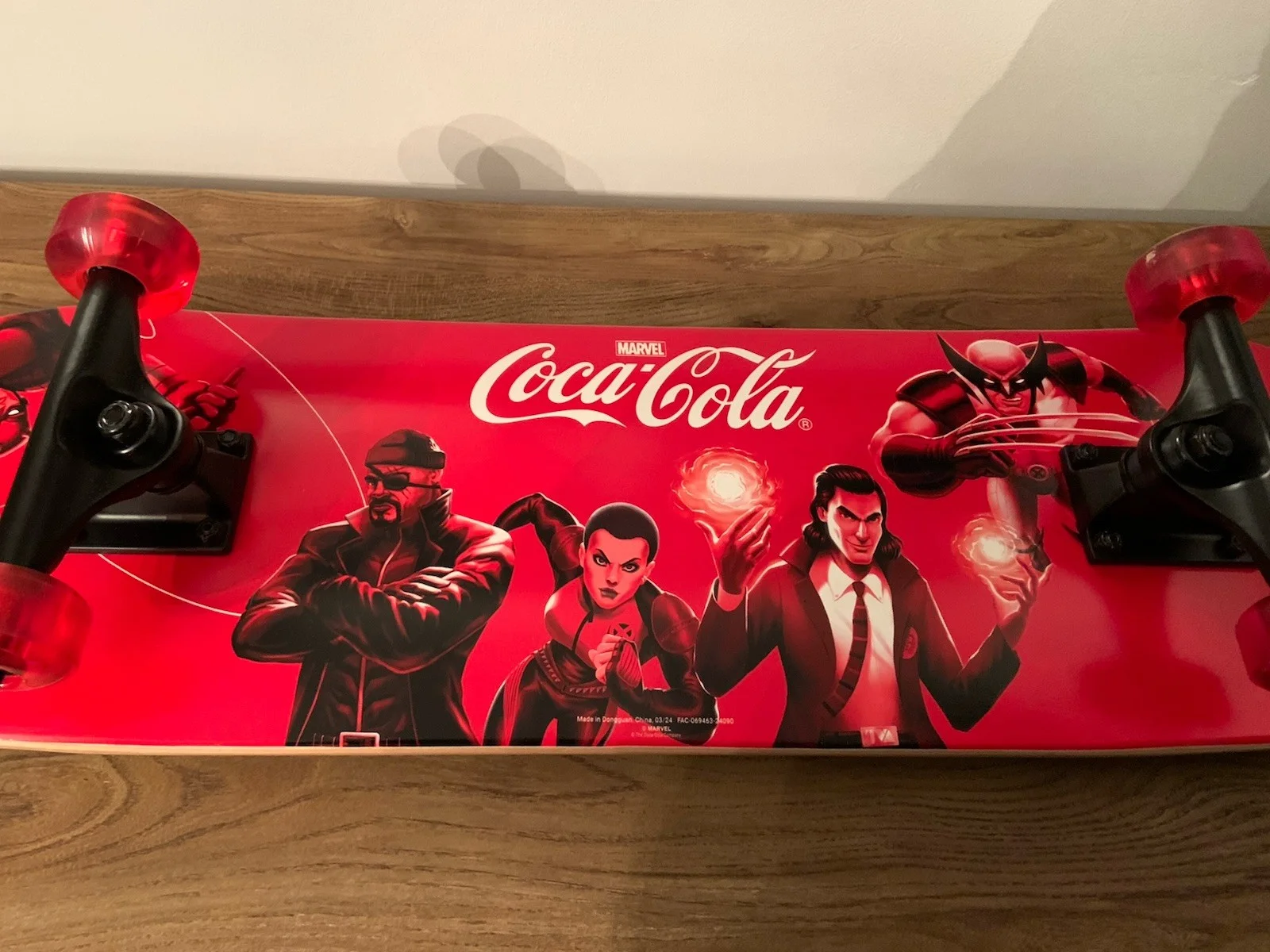 Marvel Coca Cola Rare Press Kit Full Size Skate Board ( Amazing), image 3