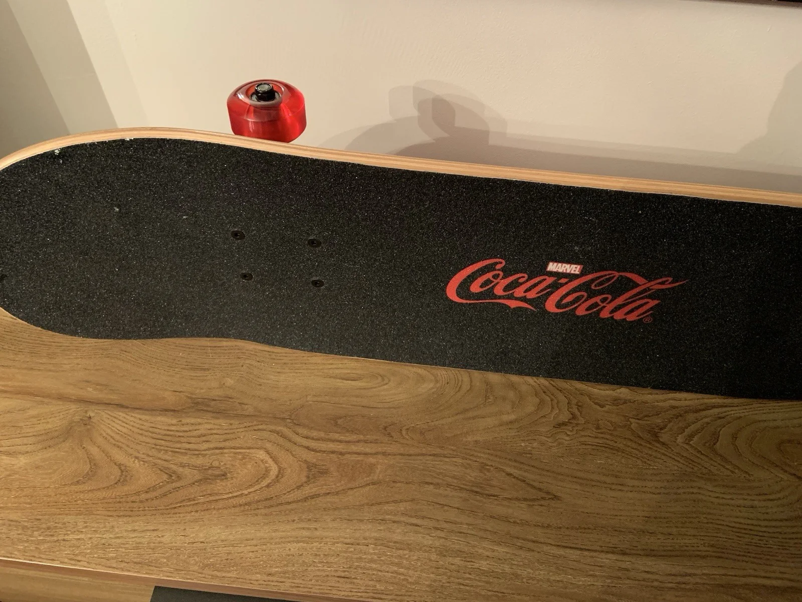 Marvel Coca Cola Rare Press Kit Full Size Skate Board ( Amazing), image 4