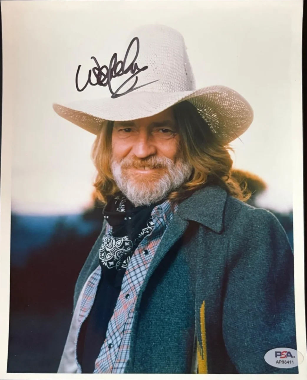 Willie Nelson — WILLIE NELSON SIGNED AUTOGRAPHED 8X10 PHOTO ON THE ROAD AGAIN PSA COA V