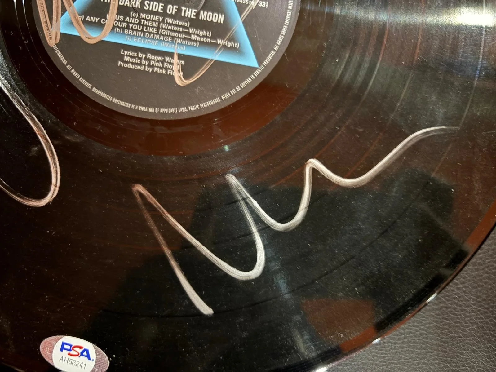 Roger Waters, Nick Mason — ROGER WATERS & NICK MASON SIGNED VINYL DISC DARK SIDE OF THE MOON PINK FLOYD PSA, image 3