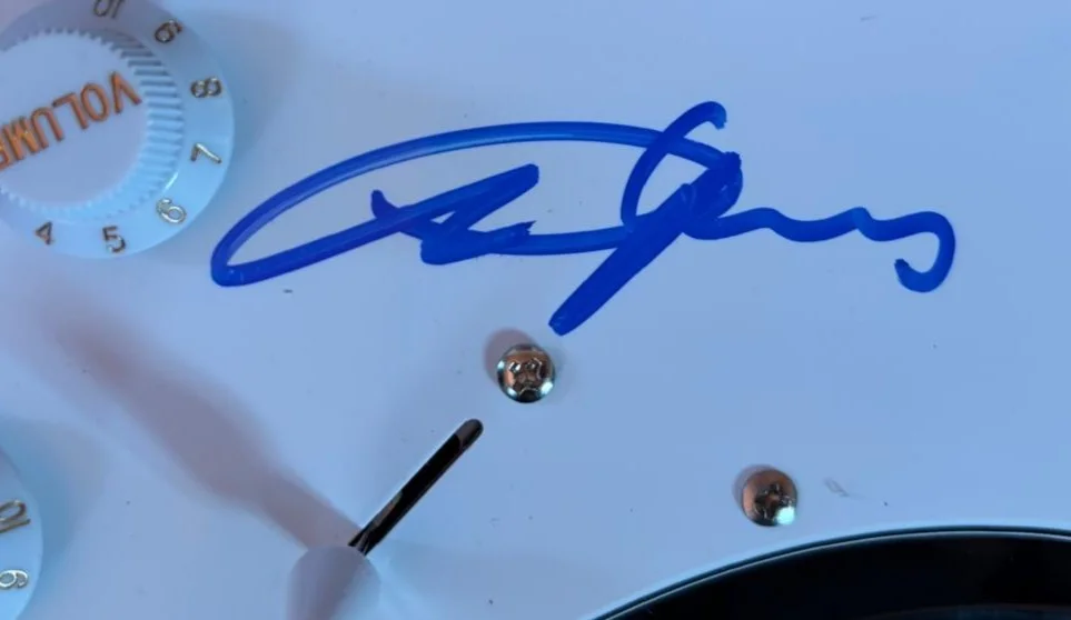 Angus Young — ANGUS YOUNG SIGNED AUTOGRAPHED STRATOCASTER GUITAR BACK IN BLACK AC/DC PSA A, image 3