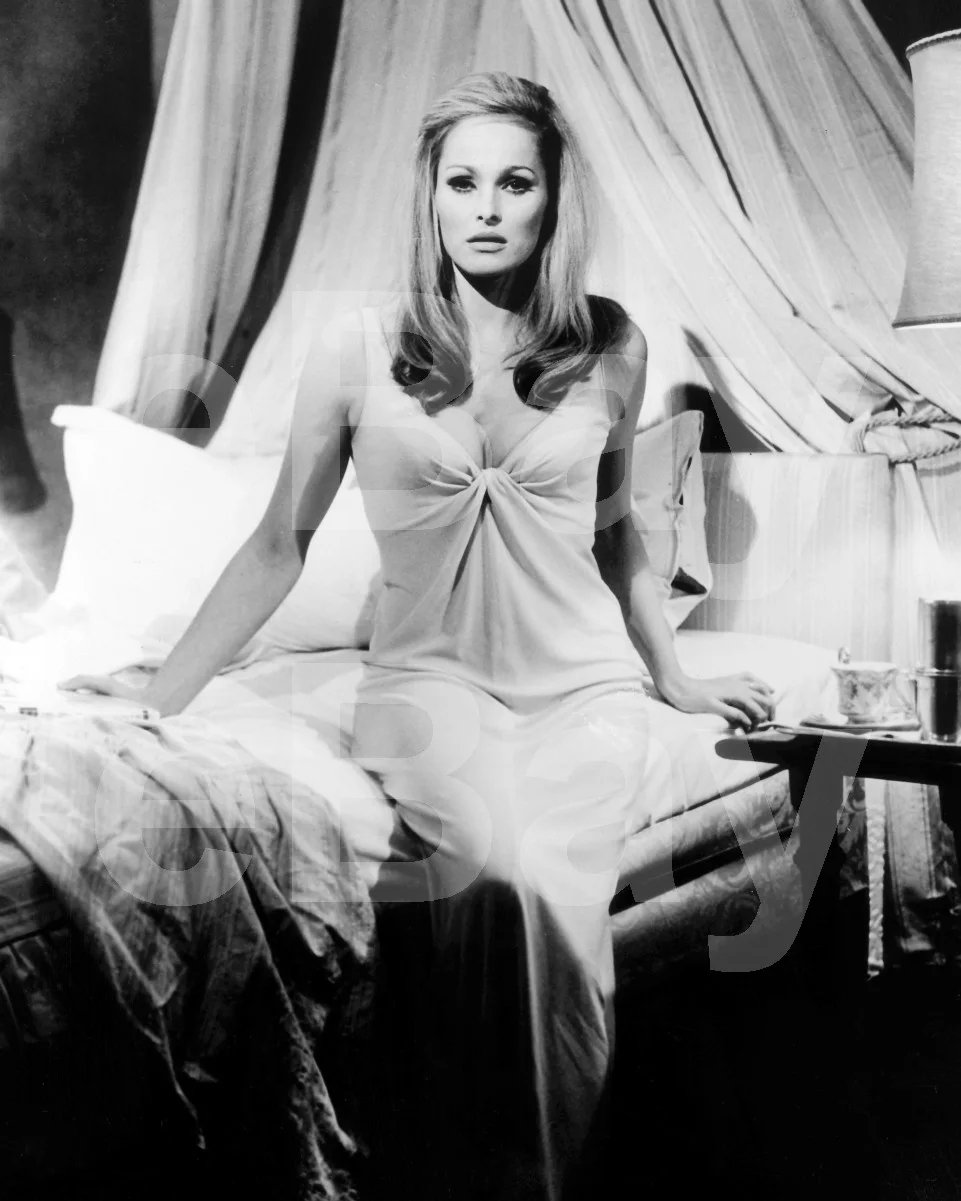 Ursula Andress 16x12 Photo Poster Print, изображение 4