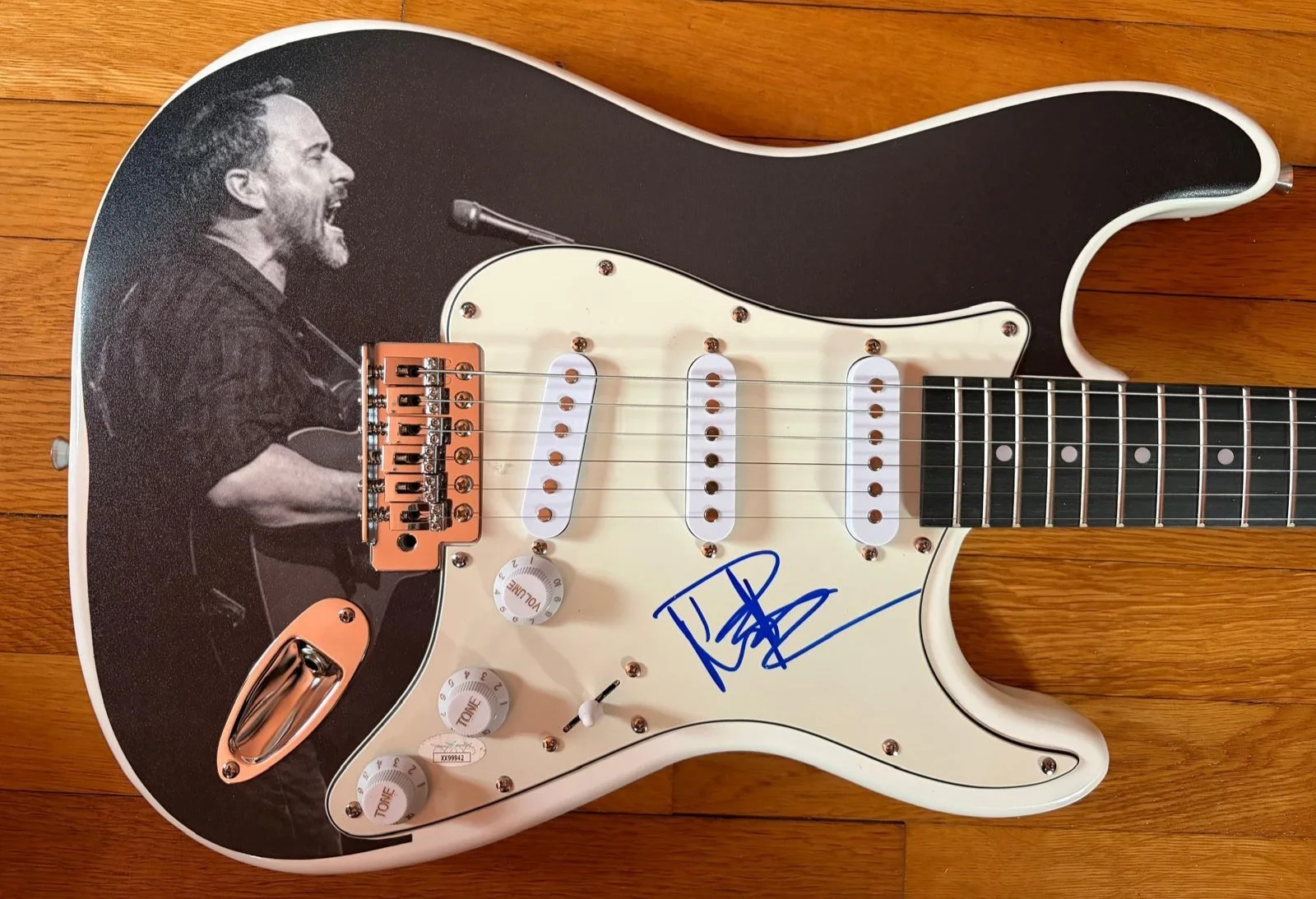 DAVE MATTHEWS — DAVE MATTHEWS SIGNED AUTOGRAPHED CUSTOM GUITAR CRASH INTO ME BAND TWO STEP JSA, image 3