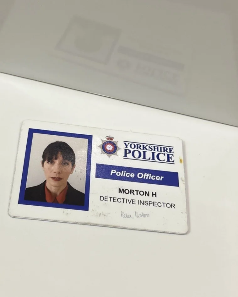 DCI Banks Caroline Catz ID Screen Used Movie Prop Film TV COA Rare Worn Drama, изображение 3
