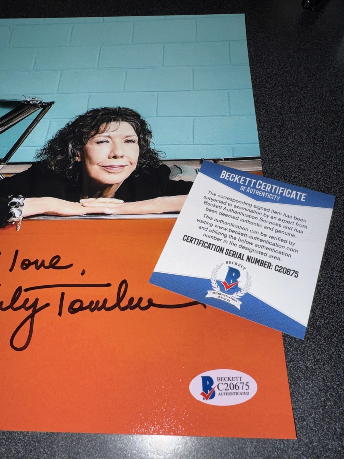 Lily Tomlin — Lily Tomlin Autographed Signed 8x10 Photograph Emmy/Tony/SAG BAS Beckett Cert, image 3