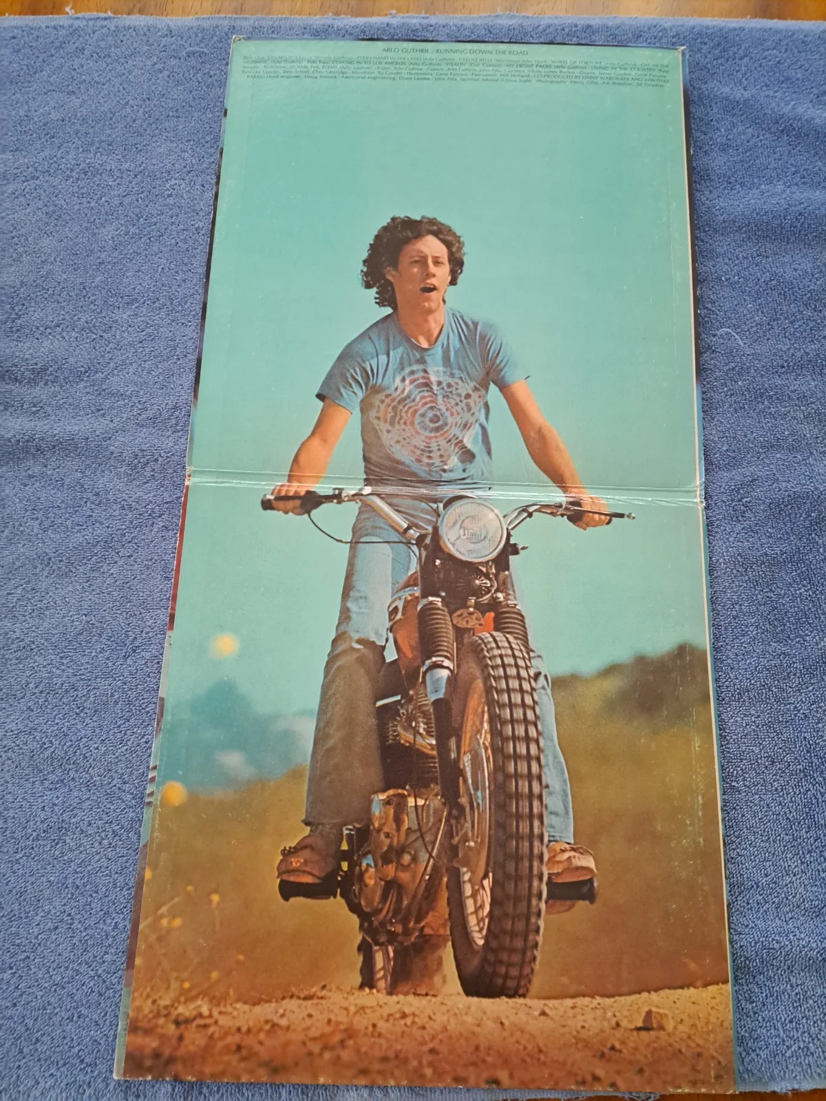 HENRY DILTZ SIGNED ARLO GUTHRIE RUNNING DOWN THE ROAD LP VINYL JSA COA, image 3