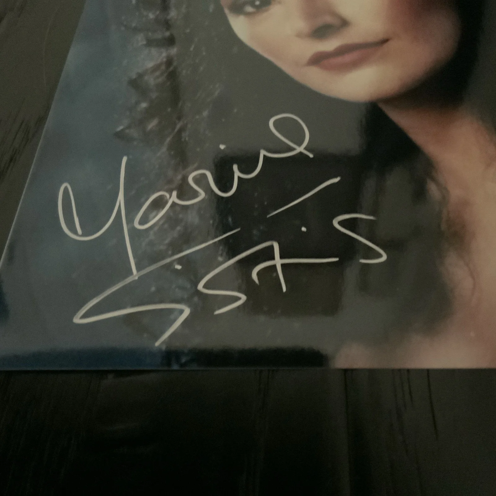 Marina Sirtis — MARINA SIRTIS THE NEXT GENERATION AUTOGRAPHED 8" X 10" COLOR PHOTO silver Pen, изображение 2