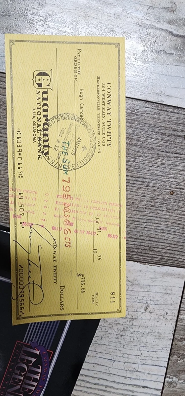 2 Conway Twitty Signed Checks and Estate Sale Book, изображение 2
