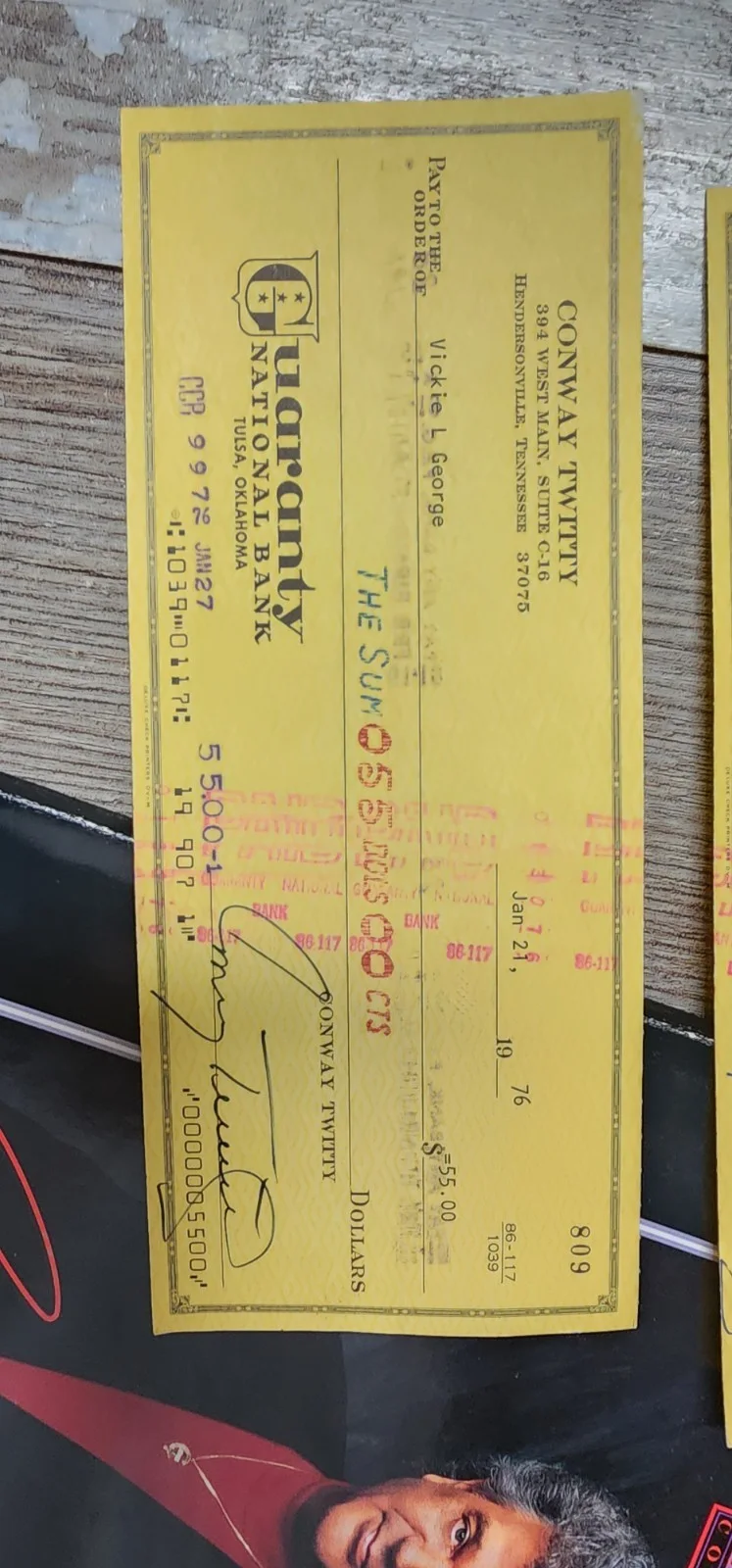 2 Conway Twitty Signed Checks and Estate Sale Book, изображение 3
