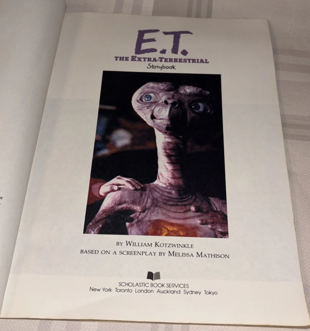 E.T. THE EXTRA-TERRESTRIAL STORYBOOK / BOOK ORIGINAL FROM 1982 FILM/MOVIE PHOTOS, изображение 3