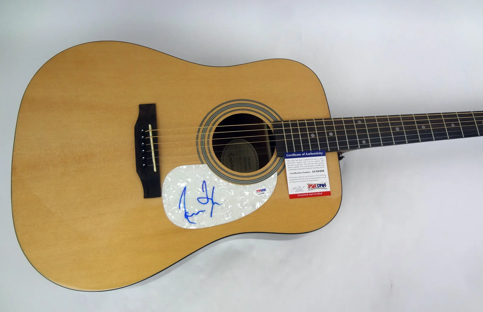 James Taylor — James Taylor Fire and Rain Signed Autograph Epiphone Acoustic Guitar PSA/DNA COA