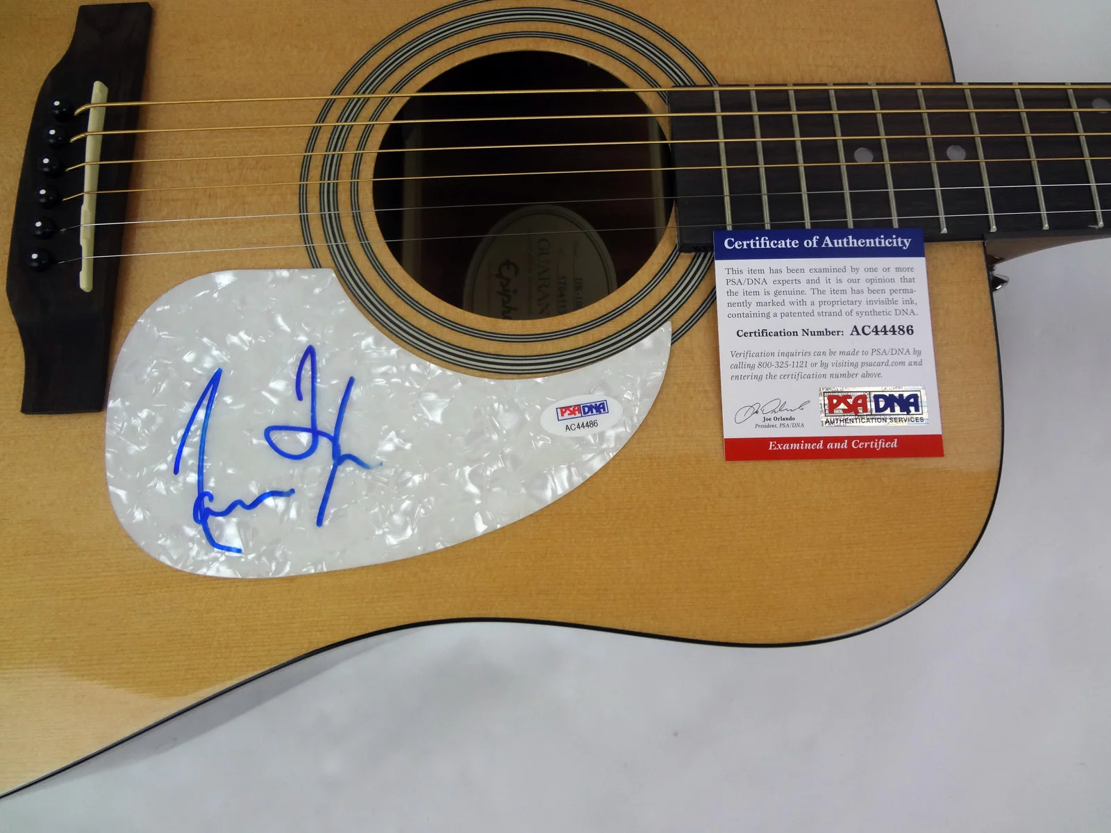 James Taylor — James Taylor Fire and Rain Signed Autograph Epiphone Acoustic Guitar PSA/DNA COA, image 2