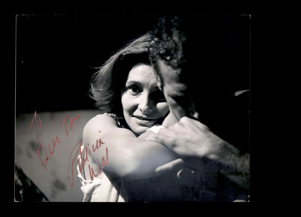 Patricia Neal — Patricia Neal JSA Loa Signed 8x10 Photo Autographed