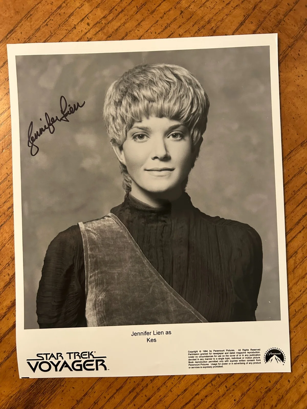 Jennifer Lien — Authentic Star Trek Voyager Autograph Photo Jennifer Lien ( LES) 8x10