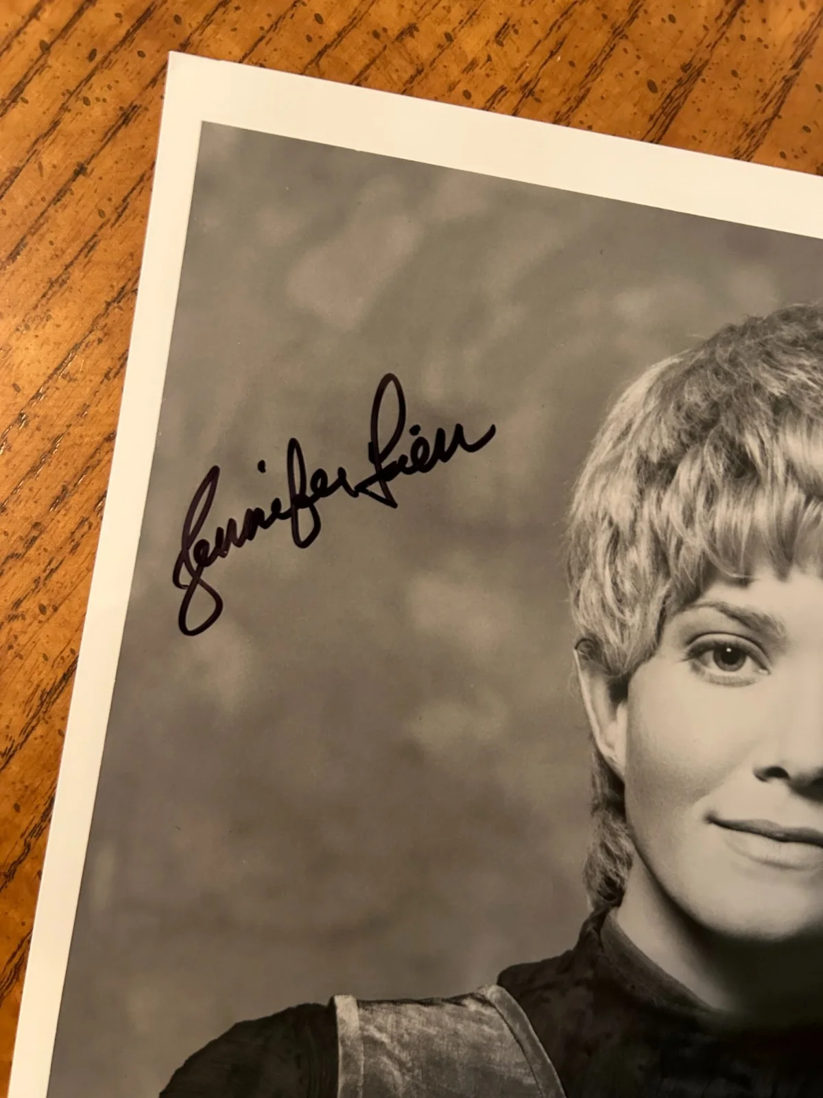 Jennifer Lien — Authentic Star Trek Voyager Autograph Photo Jennifer Lien ( LES) 8x10, image 2