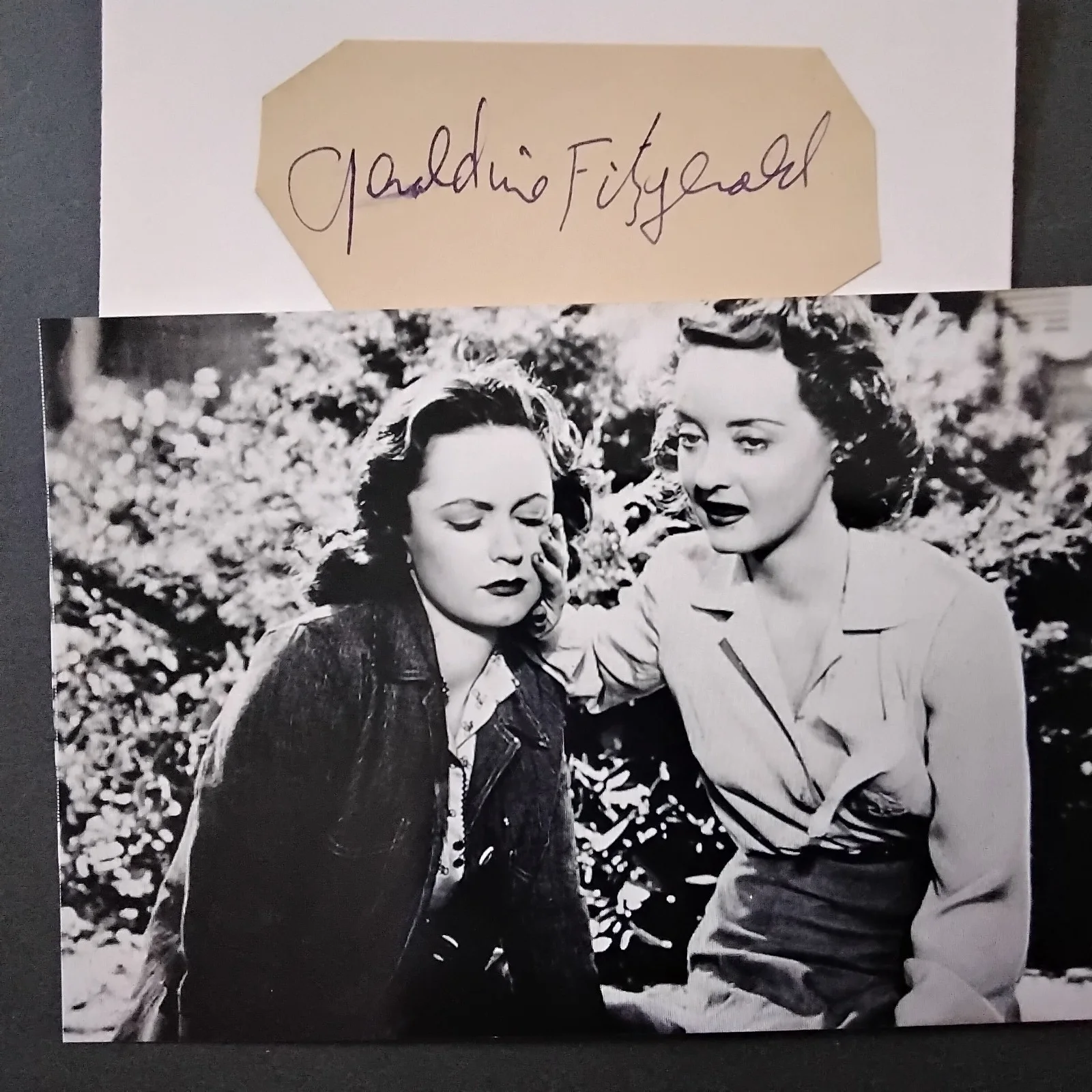 Geraldine Fitzgerald SIGNED Paper Photo 40s Movie Actress Dark Victory Wuthering, изображение 2