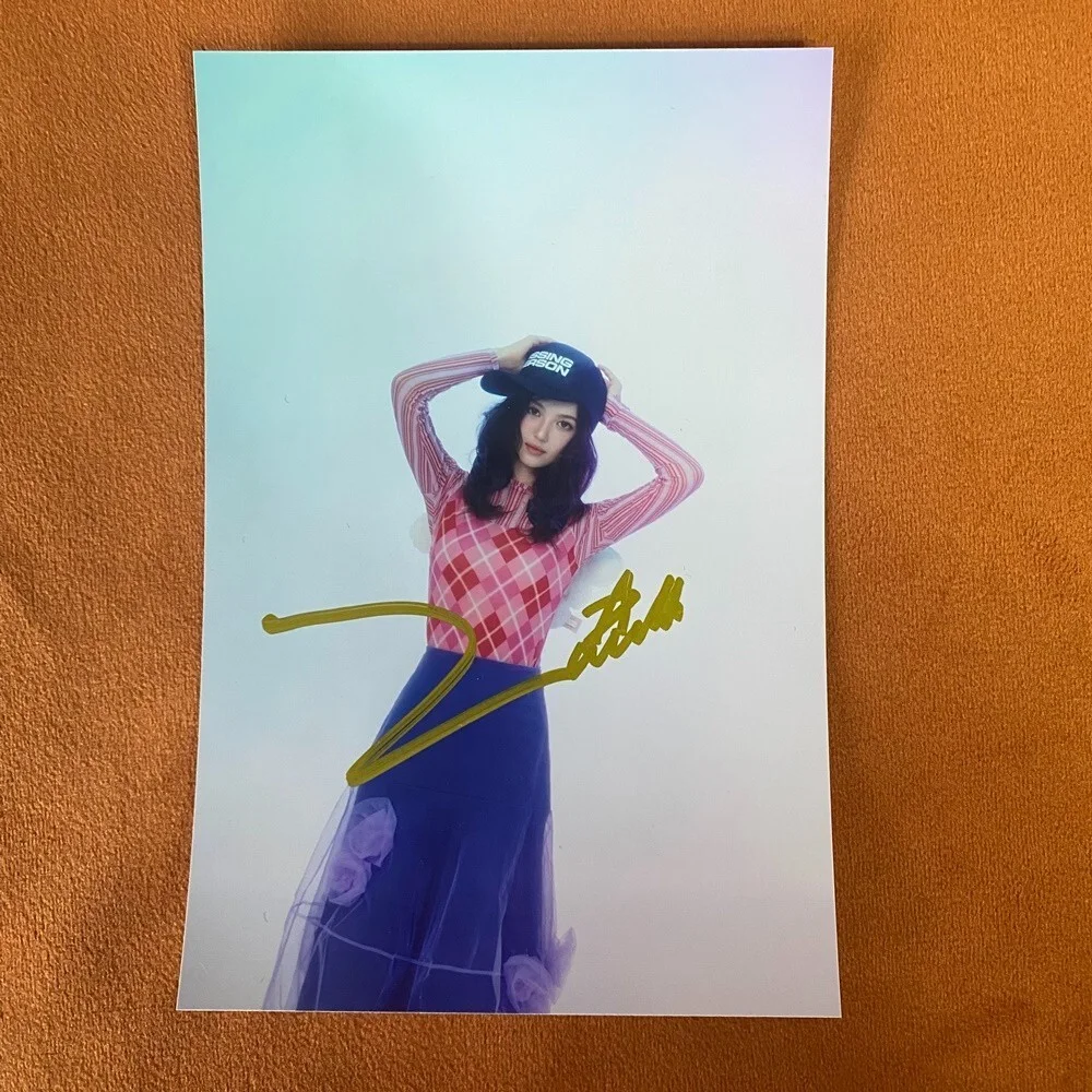 NEWJEANS DANIELLE Autographed Signed Photo K-POP Collection 4*6 2024B, image 2