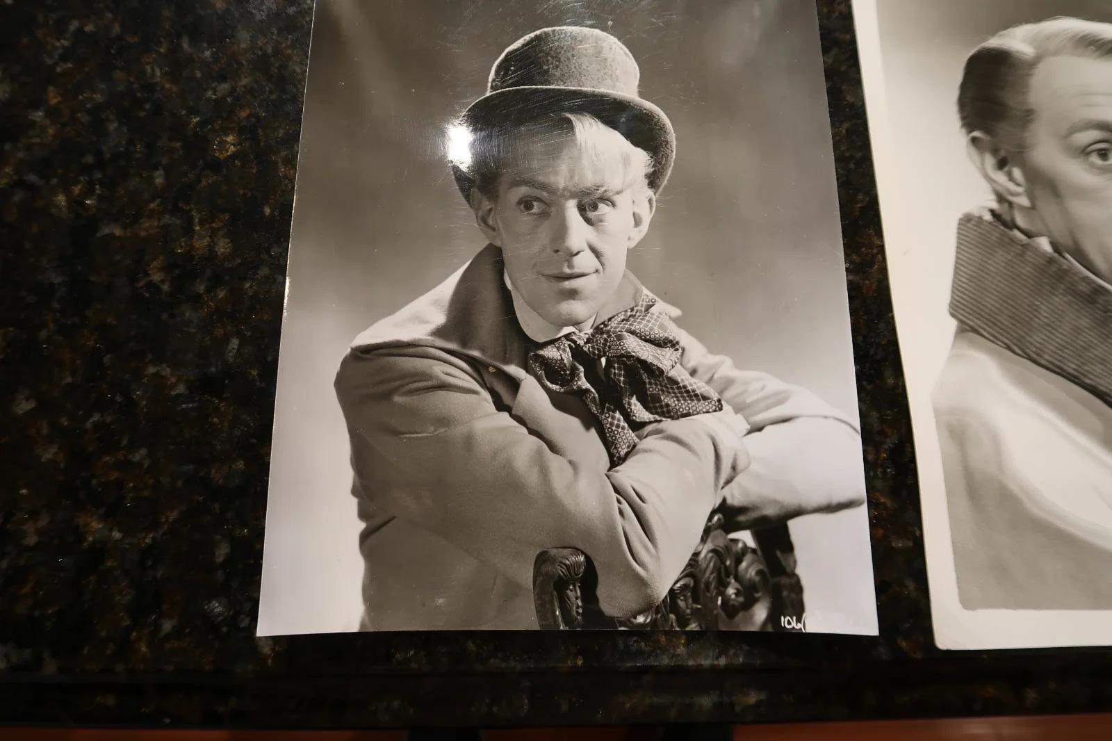 Alec Guinness — ALEC GUINNESS ORIGINAL 8X10 CLOSE -UPS PHOTOS, FROM 1ST MOVIE GREAT EXPECTATIONS, изображение 3