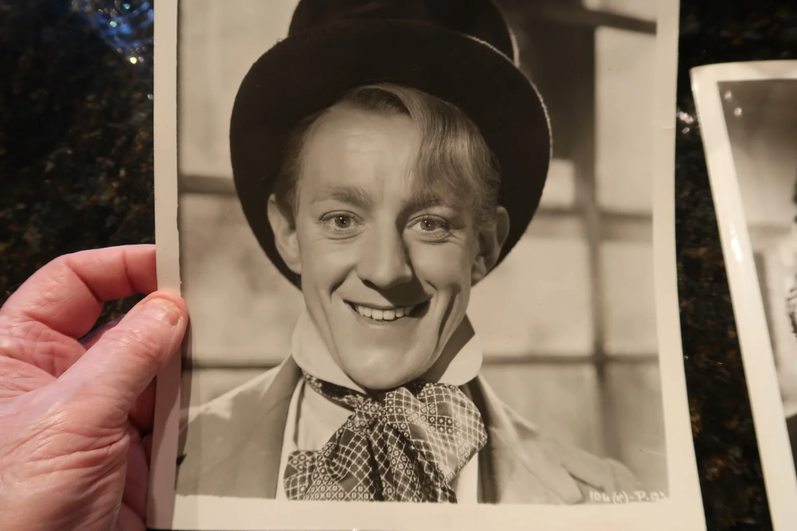 Alec Guinness — ALEC GUINNESS ORIGINAL 8X10 CLOSE -UPS PHOTOS, FROM 1ST MOVIE GREAT EXPECTATIONS, изображение 5