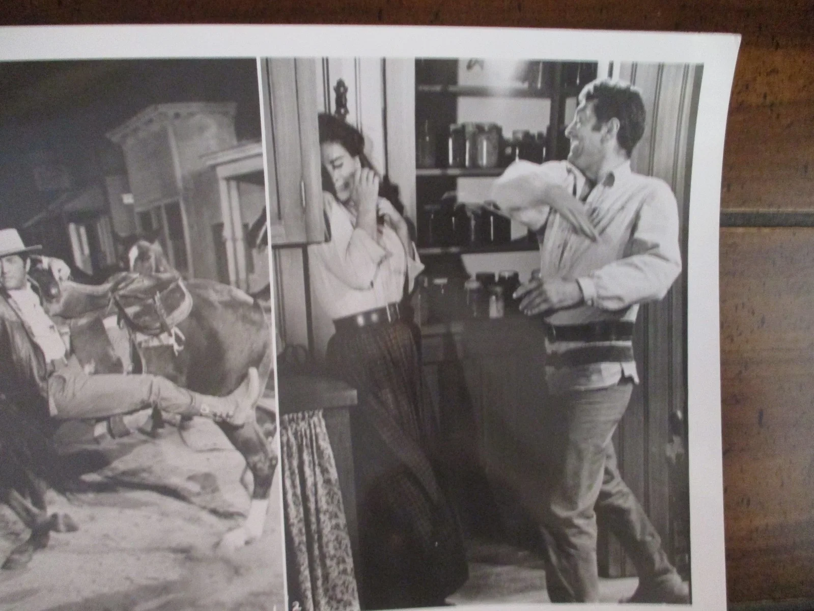 Jean Simmons/Dean Martin("ROUGH NIGHT IN JERICHO")1995 10 x 8 B & W Press Photo, изображение 2
