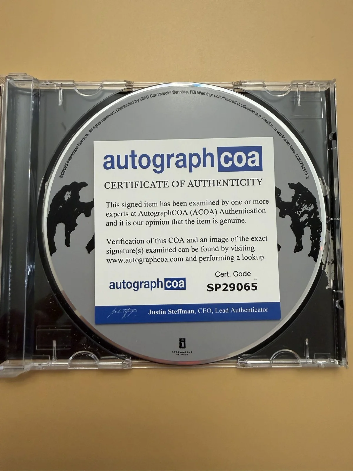 Lady Gaga SIGNED Mayhem CD Cover Art Card Photo Autograph ACOA SP29065, изображение 3