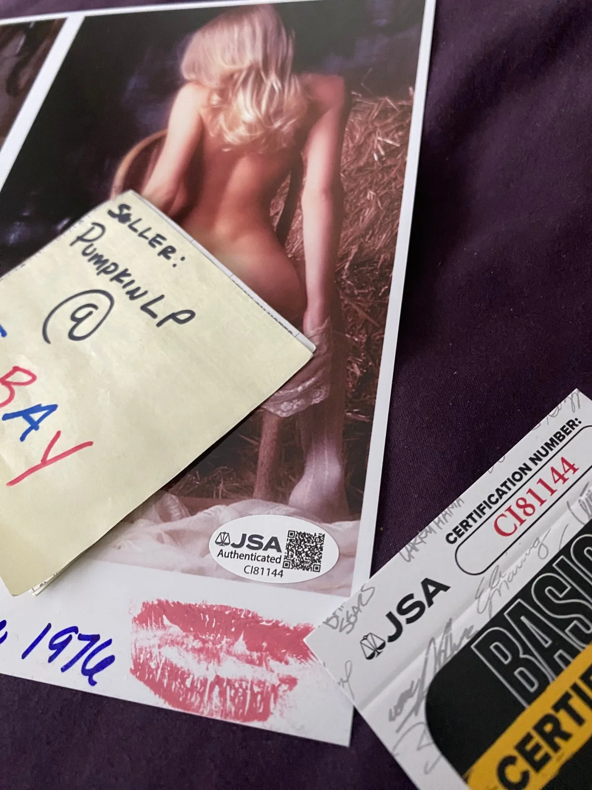HOPE OLSEN — Hope Olsen Playboy Playmate 1976 Signed 8X10 Photo W/KISS Lip Mark JSA COA, изображение 2