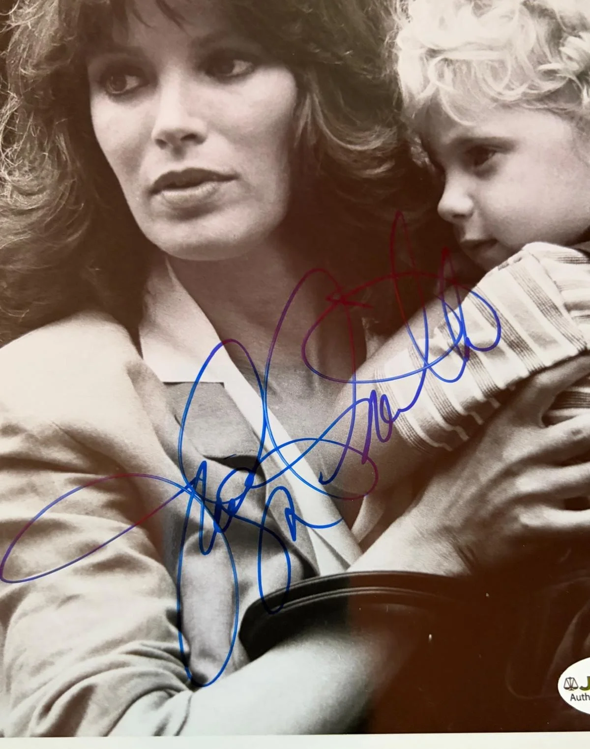 Jaclyn Smith — JACLYN SMITH SIGNED AUTOGRAPHED 8X10 PHOTO RAGE OF ANGELS CHARLIE'S ANGELS JSA, изображение 2