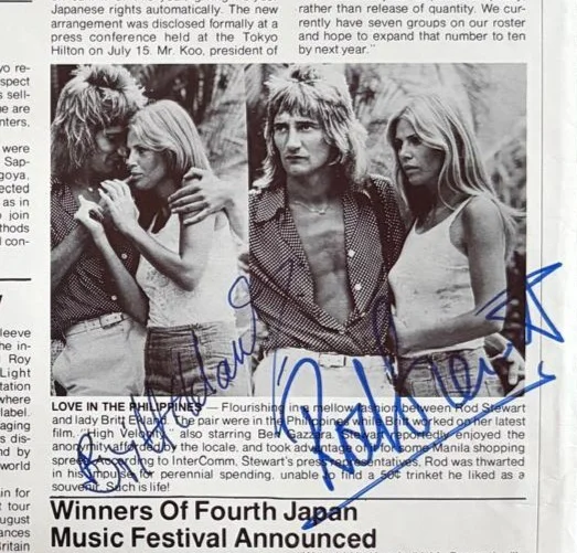 Rod Stewart, Britt Ekland — ROD STEWART BRITT EKLAND SIGNED AUTOGRAPHED 11X14 MAGAZINE PAGE CASH BOX PSA COA, изображение 2