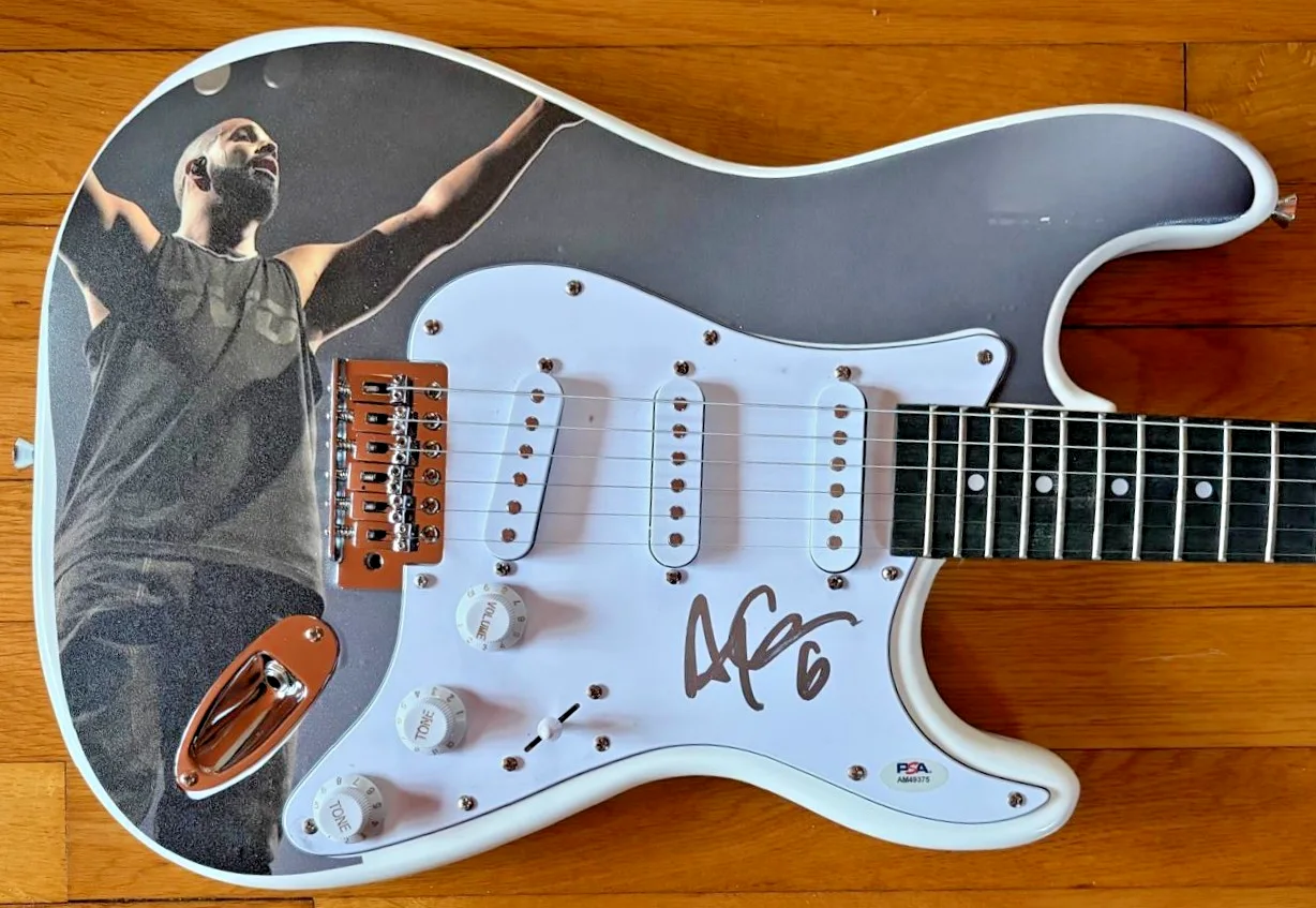 Drake — DRAKE SIGNED AUTOGRAPHED CUSTOM STRAT GUITAR OVO OWL 6 GOD PLAN CANADA RARE PSA
