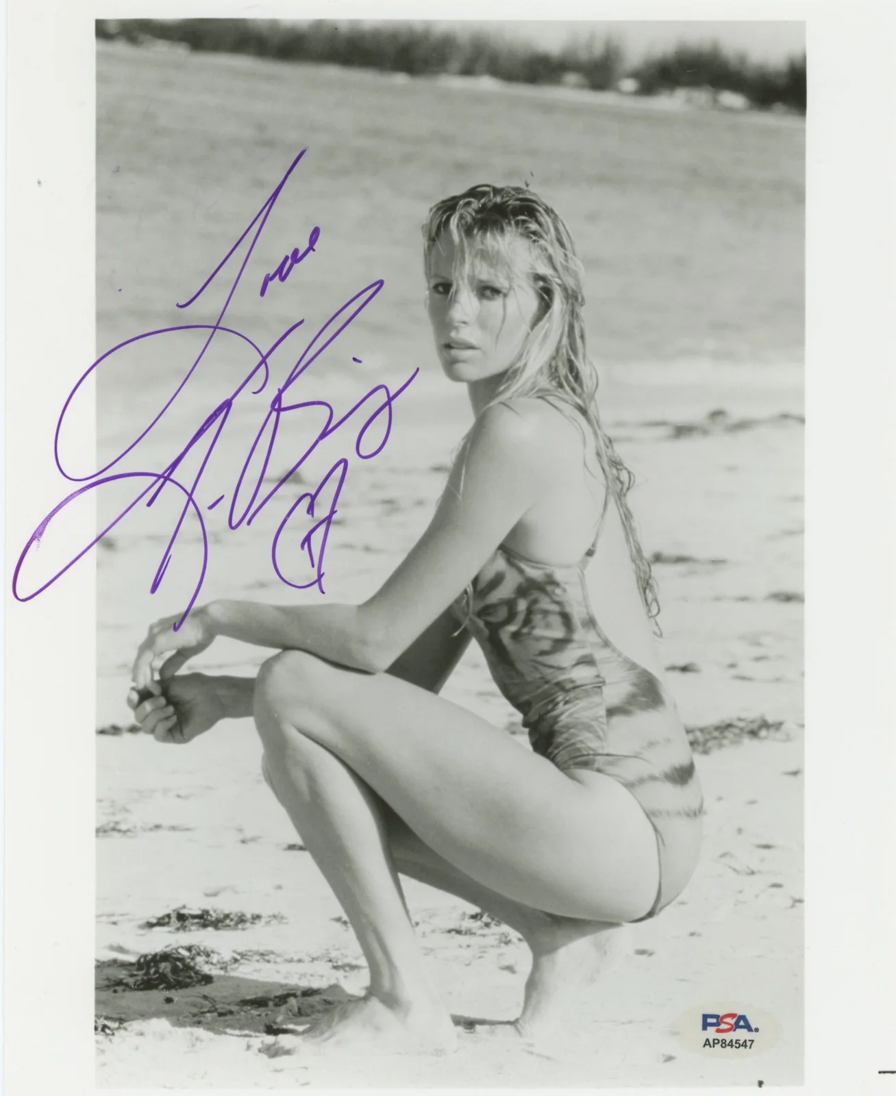 Kim Bassinger — Kim Bassinger Never Say Again "Love" Authentic Signed 8x10 Photo PSA AP84547