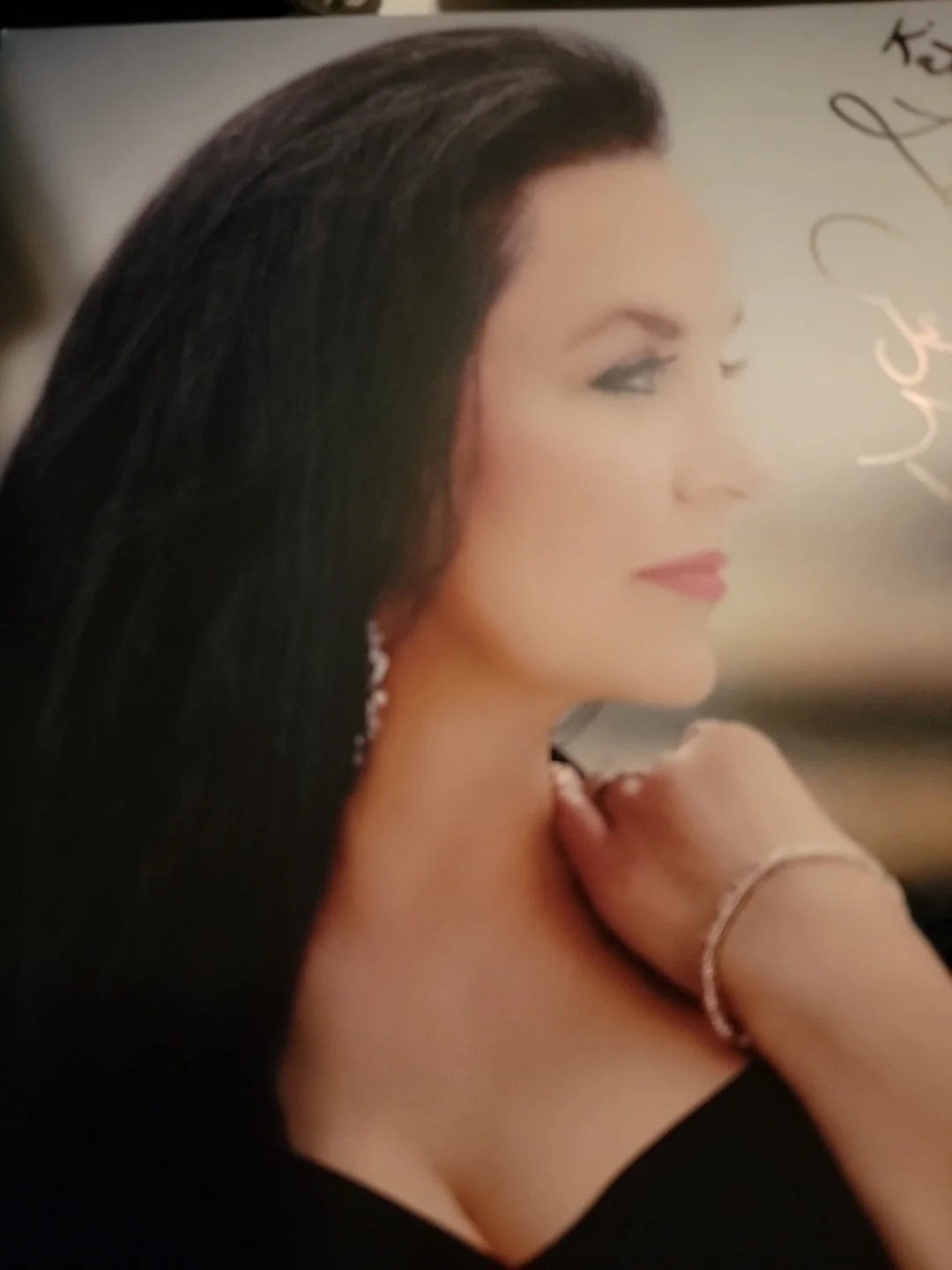 CRYSTAL GAYLE Signed Autographed 8x10 Photograph - "Kathryn", image 3