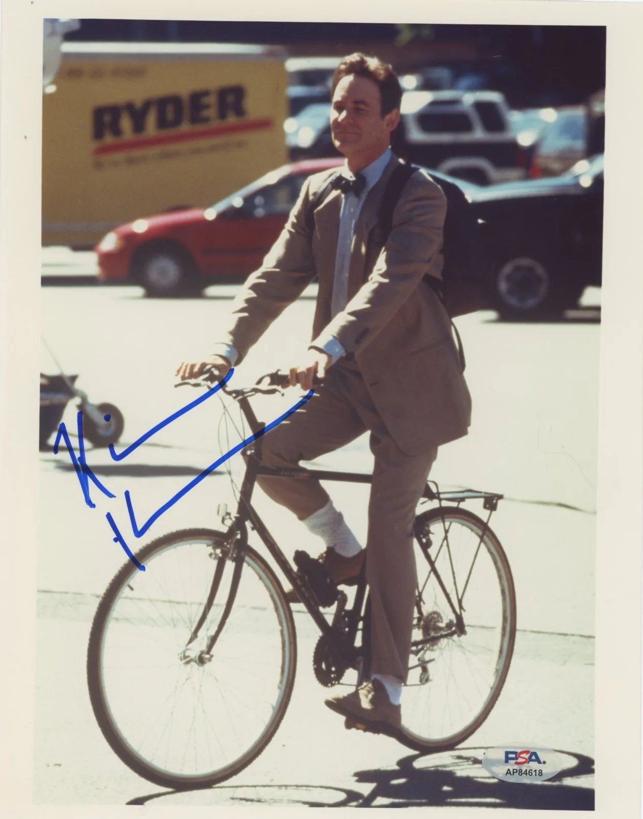 Kevin Kline — Kevin Kline In & Out Authentic Signed 8x10 Vertical Photo PSA/DNA #AP84618