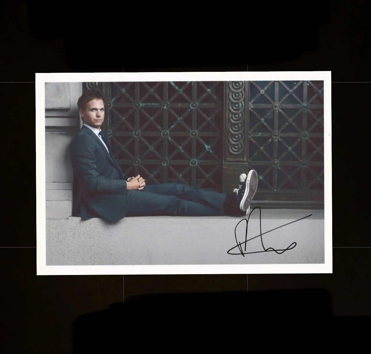 Patrick J. ADAMS — PATRICK J ADAMS SIGNED AUTOGRAPHED IN PERSON 100 % TV SHOW SUITS MEGHAN MARKLE, image 2