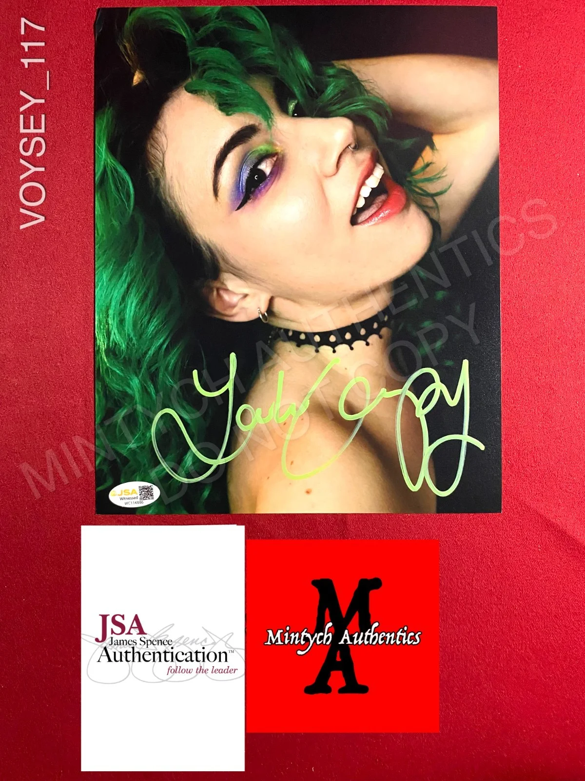 Lauren LaVera — Leah Voysey autographed signed 8x10 photo Terrifier 2 Clown Cafe JSA COA