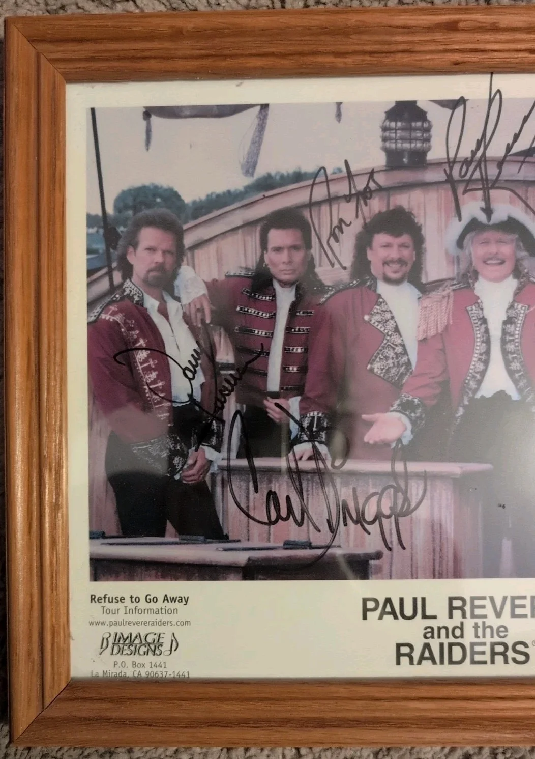 Paul Revere & The Raiders Signed Photo by all 6 Band Members, изображение 2