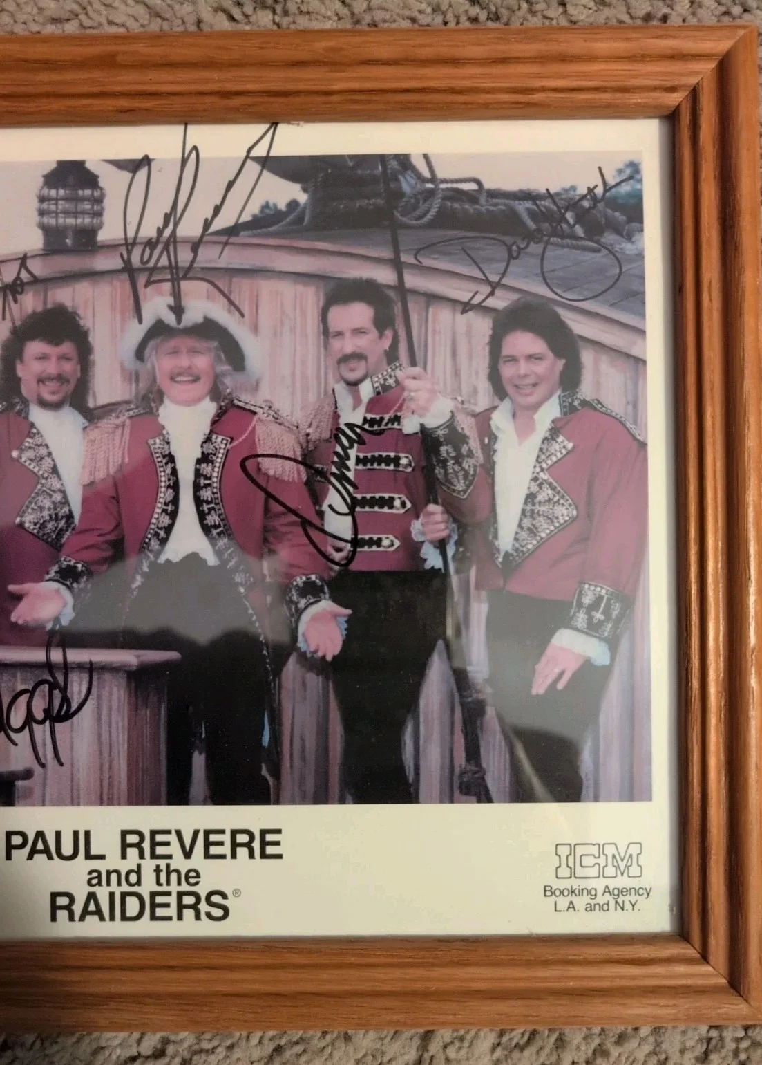 Paul Revere & The Raiders Signed Photo by all 6 Band Members, изображение 3