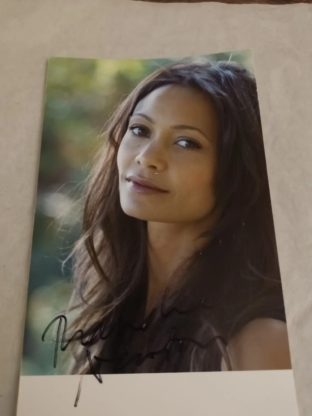 Thandie Newton — THANDIE THANDIWE NEWTON Hand Signed 3.5 X 4.5 Color Photo With COA