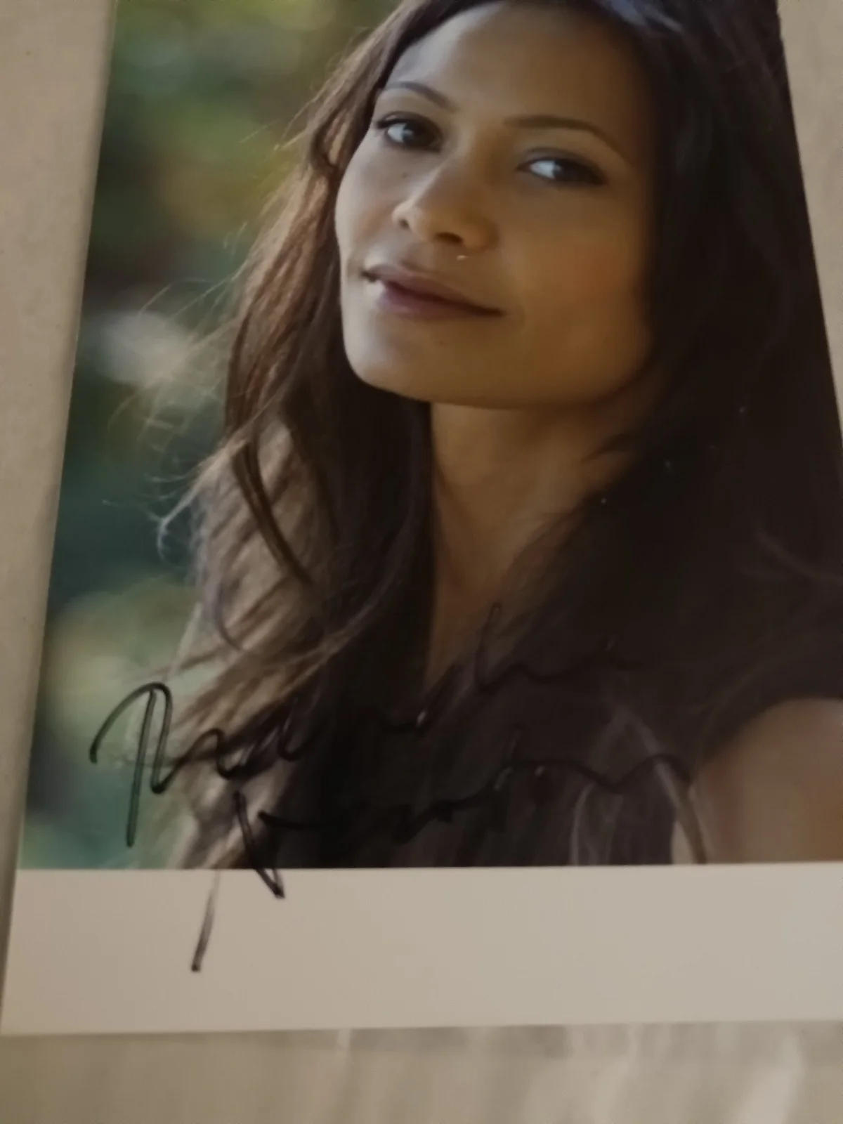 Thandie Newton — THANDIE THANDIWE NEWTON Hand Signed 3.5 X 4.5 Color Photo With COA, image 2