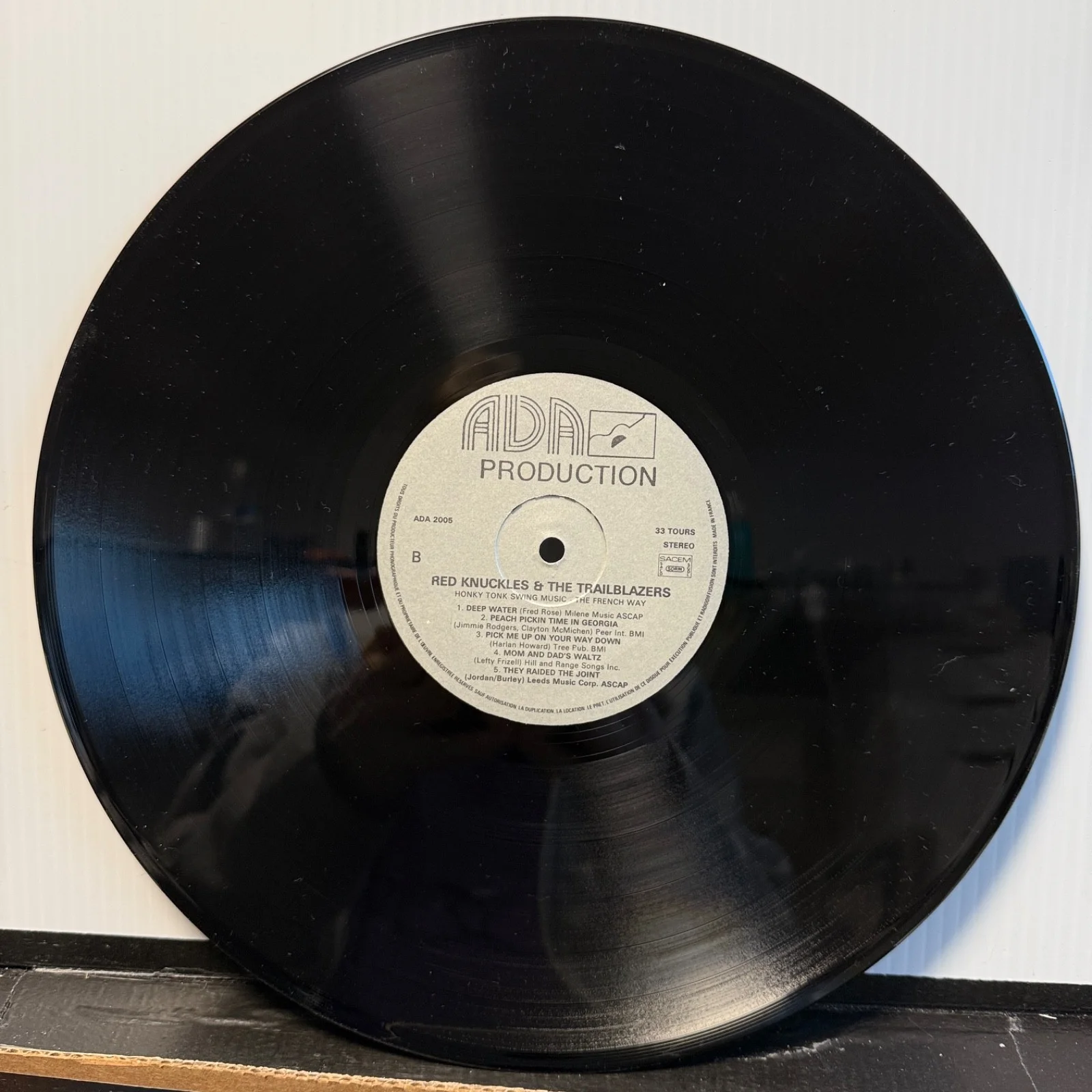RED KNUCKLES & THE TRAILBLAZERS "Honky Tonk Swing Music- French Way" AUTOGRAPHED, изображение 5