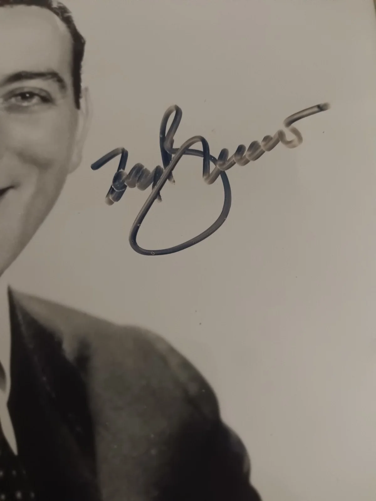 Tony Bennett Hand Signed 8x10 Picture Photo signed Paper Framed With COA, image 3