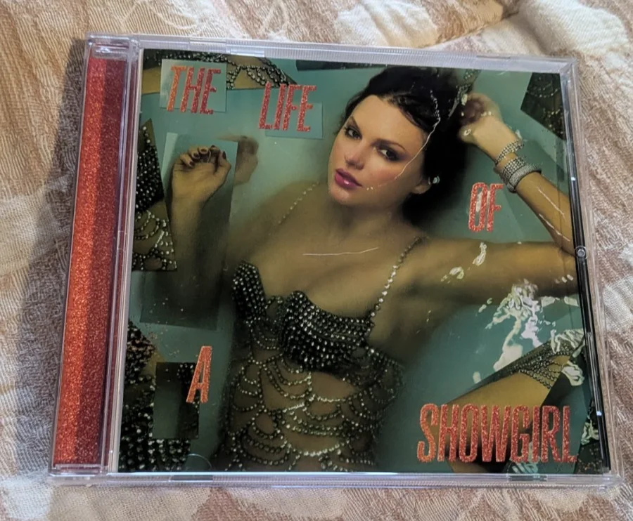 Taylor Swift Signed CD The Life Of A Showgirl Photo 1 Signature with Heart, изображение 2