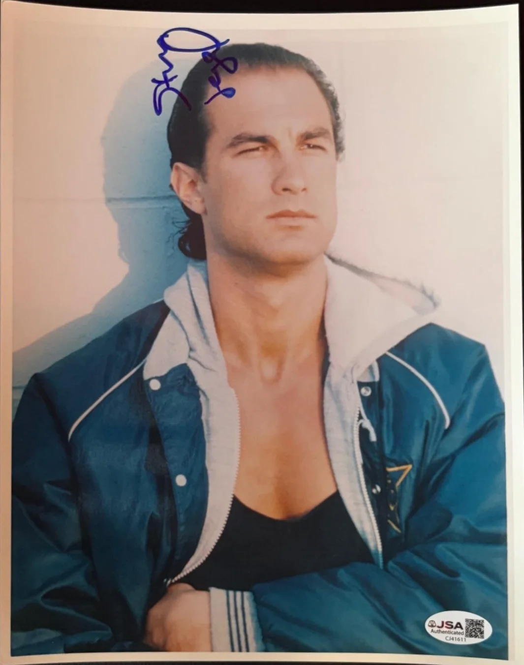 Steven Seagal — STEVEN SEAGAL SIGNED AUTOGRAPH 8X10 PHOTO ABOVE THE LAW, THE PATRIOT JSA COA E