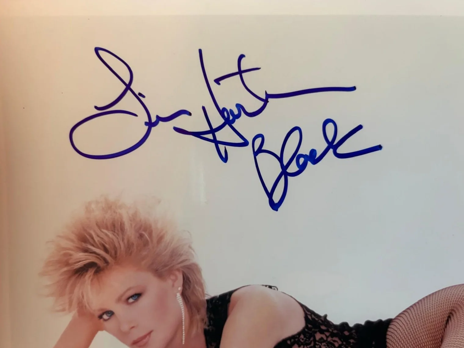 Lisa Hartman Black — LISA HARTMAN BLACK SIGNED AUTOGRAPHED 8X10 PHOTO KNOTS LANDING RARE JSA COA F, изображение 2