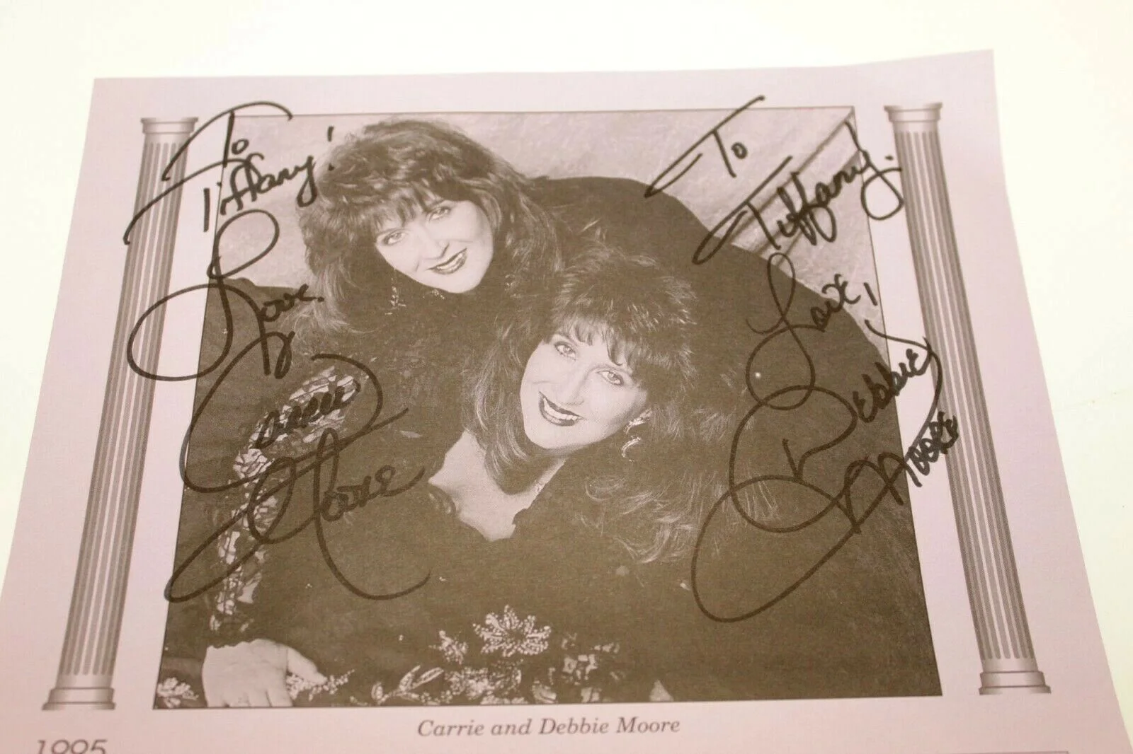 Vintage 1995 Signed Carrie & Debbie Moore Country Music Promotional Calendar, изображение 2