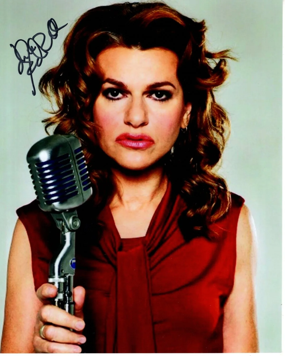 Sandra Bernhard — SANDRA BERNHARD Signed Autographed 8x10 Photo