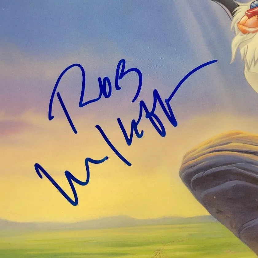 Dolph Lundgren — Rob Minkoff signed Disney The Lion King Soundtrack Cover autograph ~ Beckett BAS, изображение 2