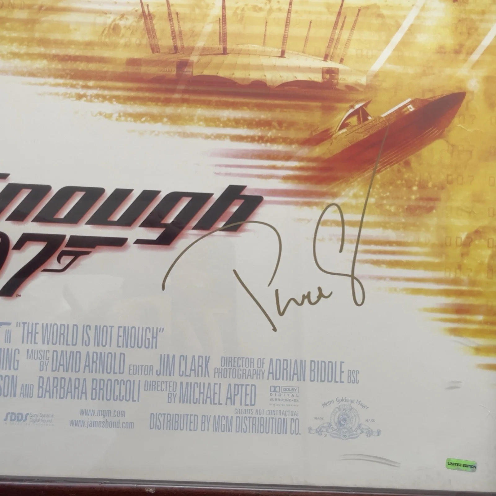 Pierce Brosnan Autographed James Bond Poster The World Is Not Enough Framed, изображение 3